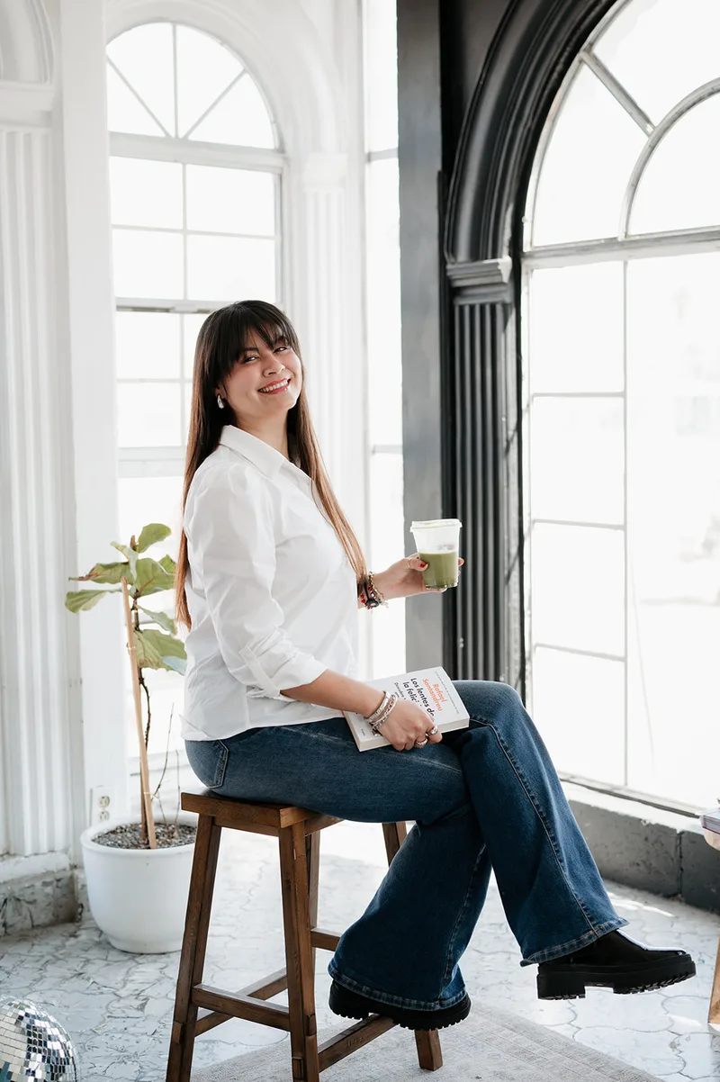 Tania Brambila en consulta profesional